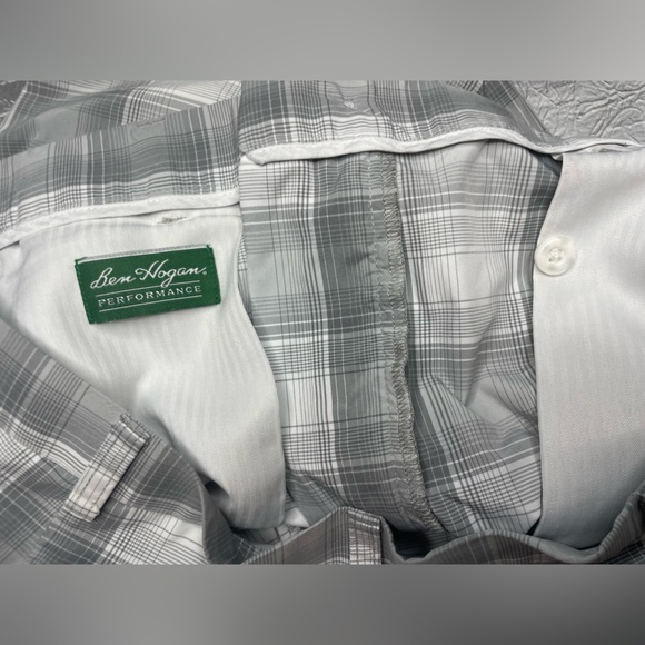 Ben Hogan Performance 100% polyester white & gray flat front plaid shorts - Picture 4 of 12